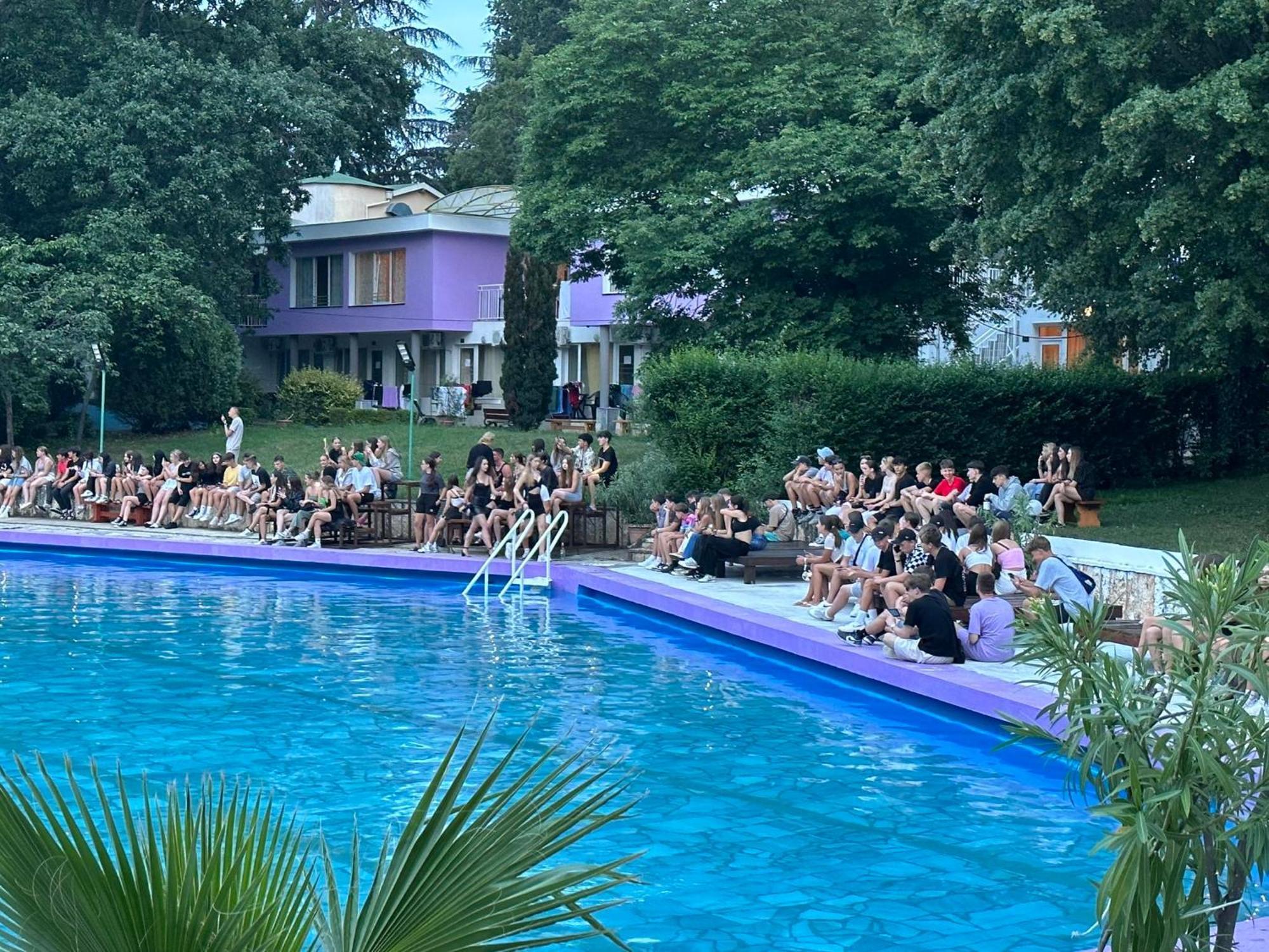 Хотел Рива Golden Sands Bagian luar foto