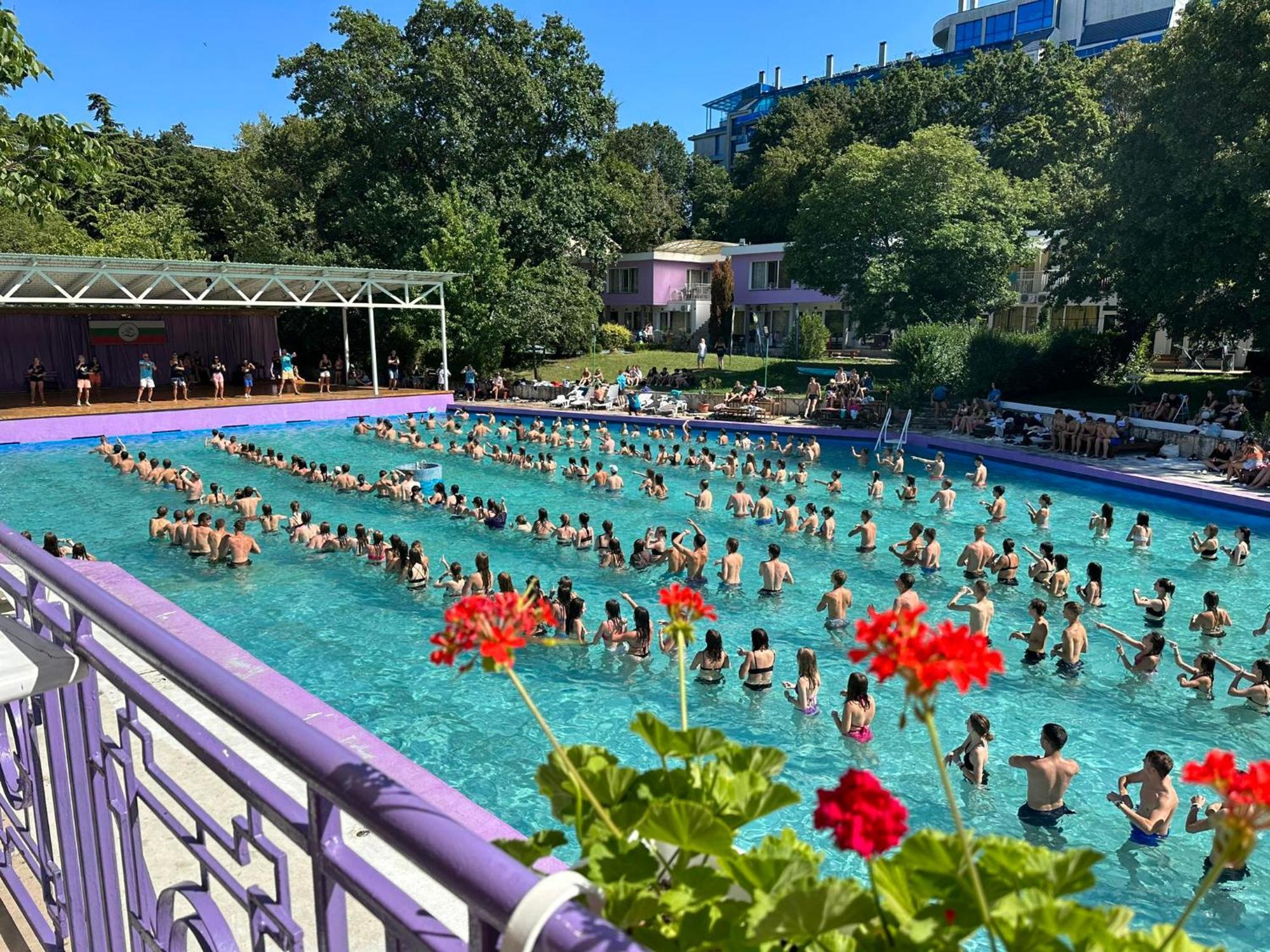 Хотел Рива Golden Sands Bagian luar foto