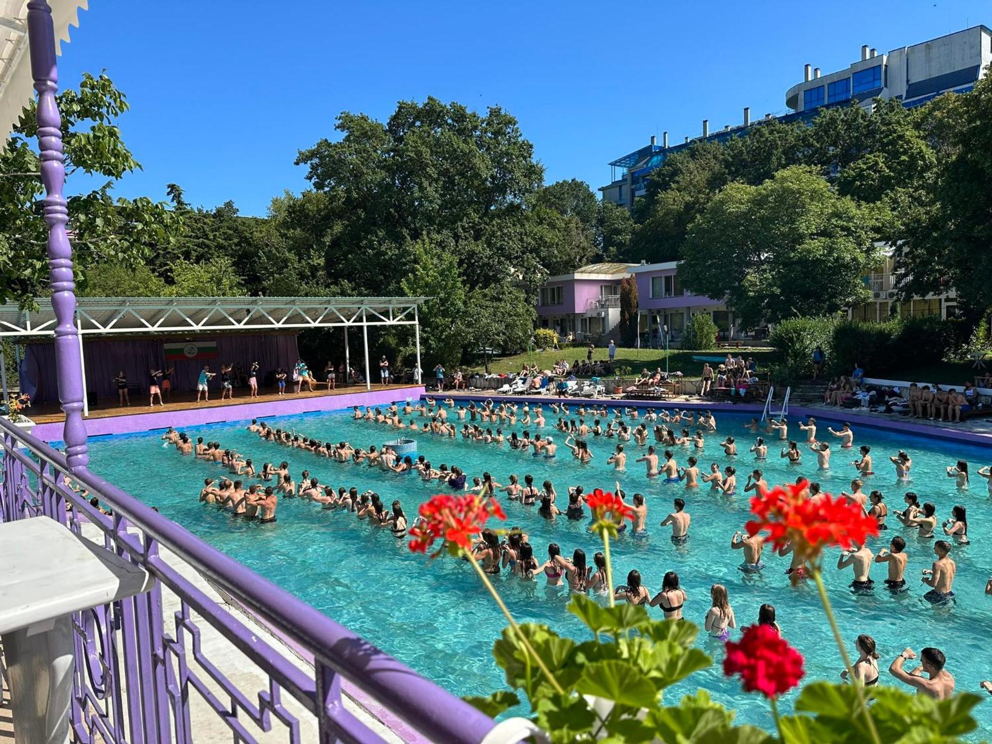 Хотел Рива Golden Sands Bagian luar foto