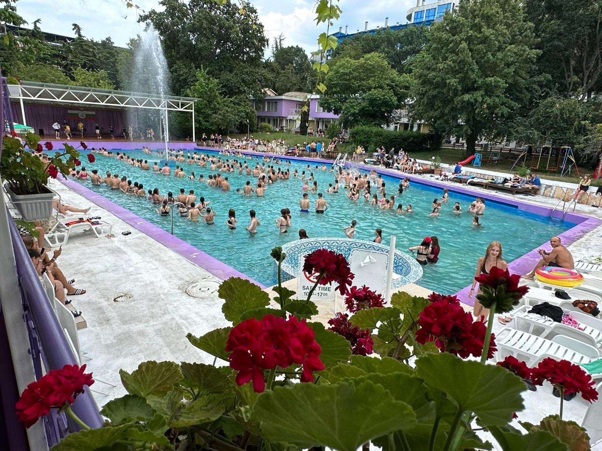 Хотел Рива Golden Sands Bagian luar foto