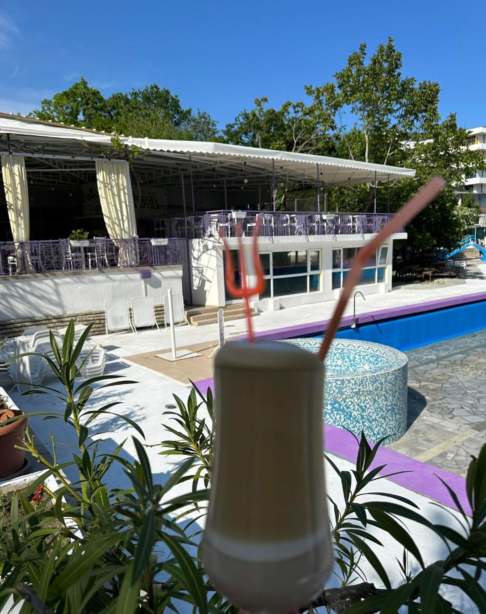Хотел Рива Golden Sands Bagian luar foto
