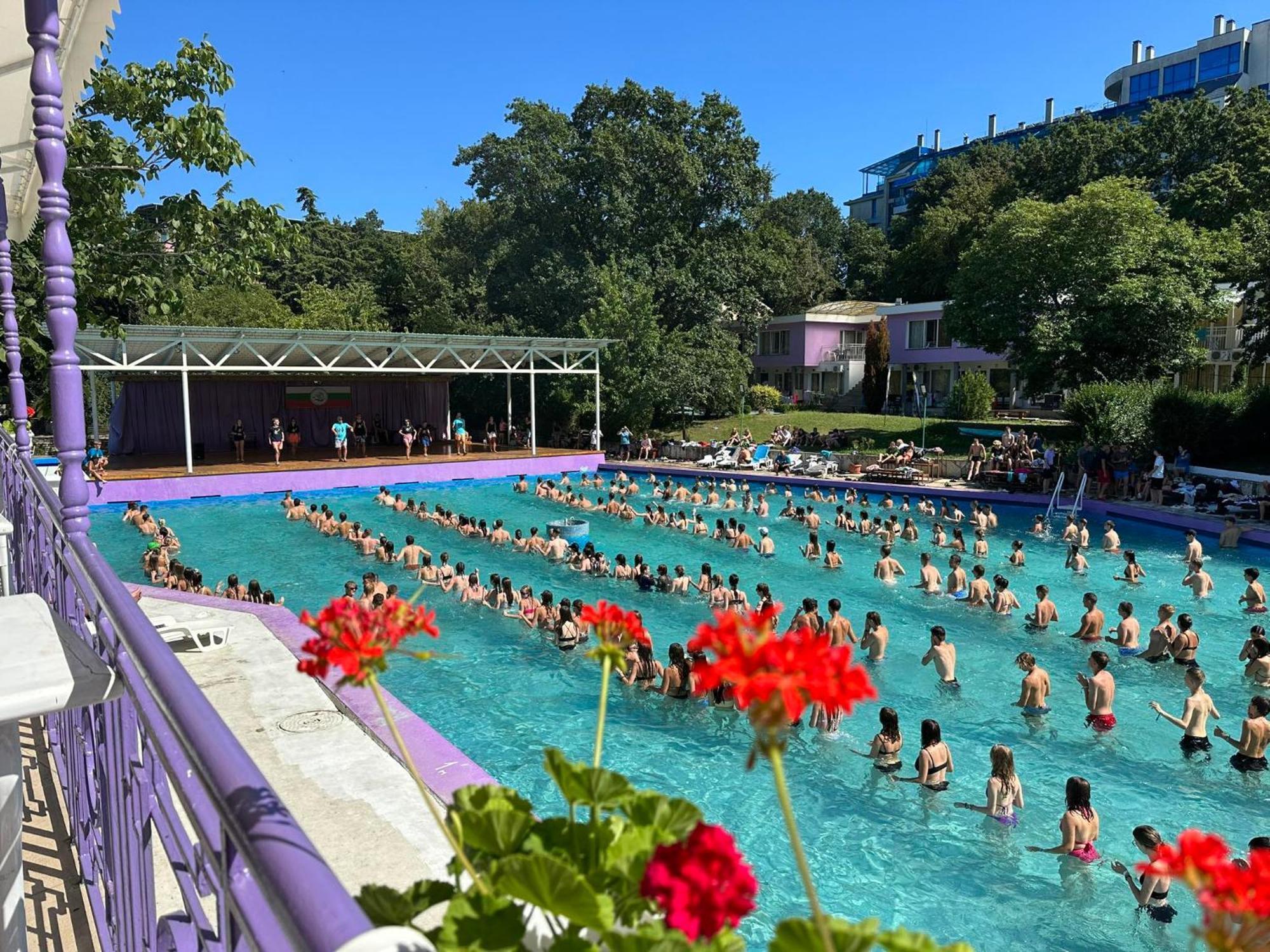 Хотел Рива Golden Sands Bagian luar foto