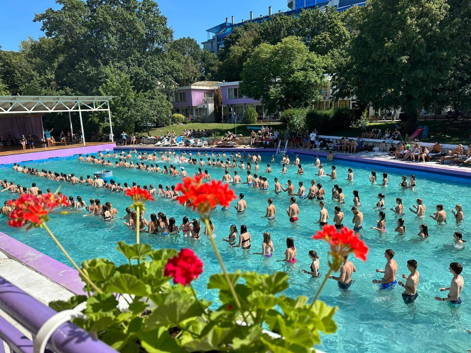 Хотел Рива Golden Sands Bagian luar foto