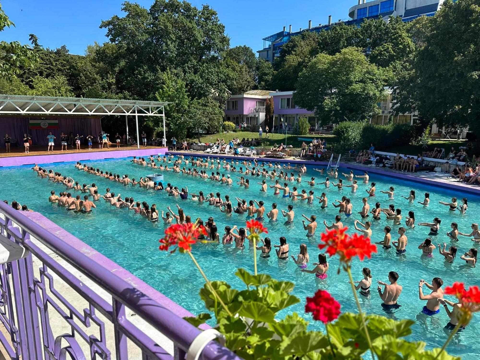 Хотел Рива Golden Sands Bagian luar foto