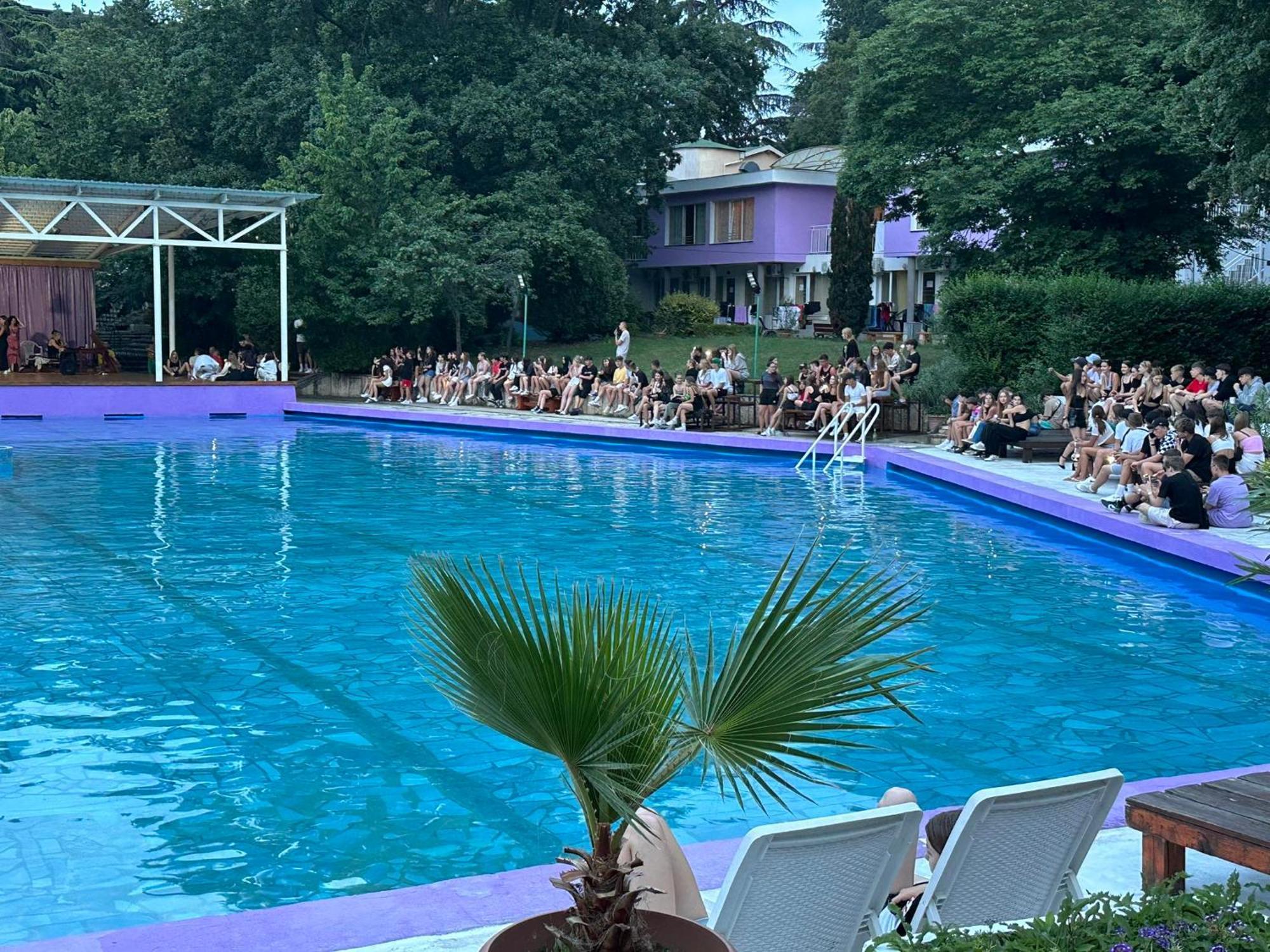Хотел Рива Golden Sands Bagian luar foto