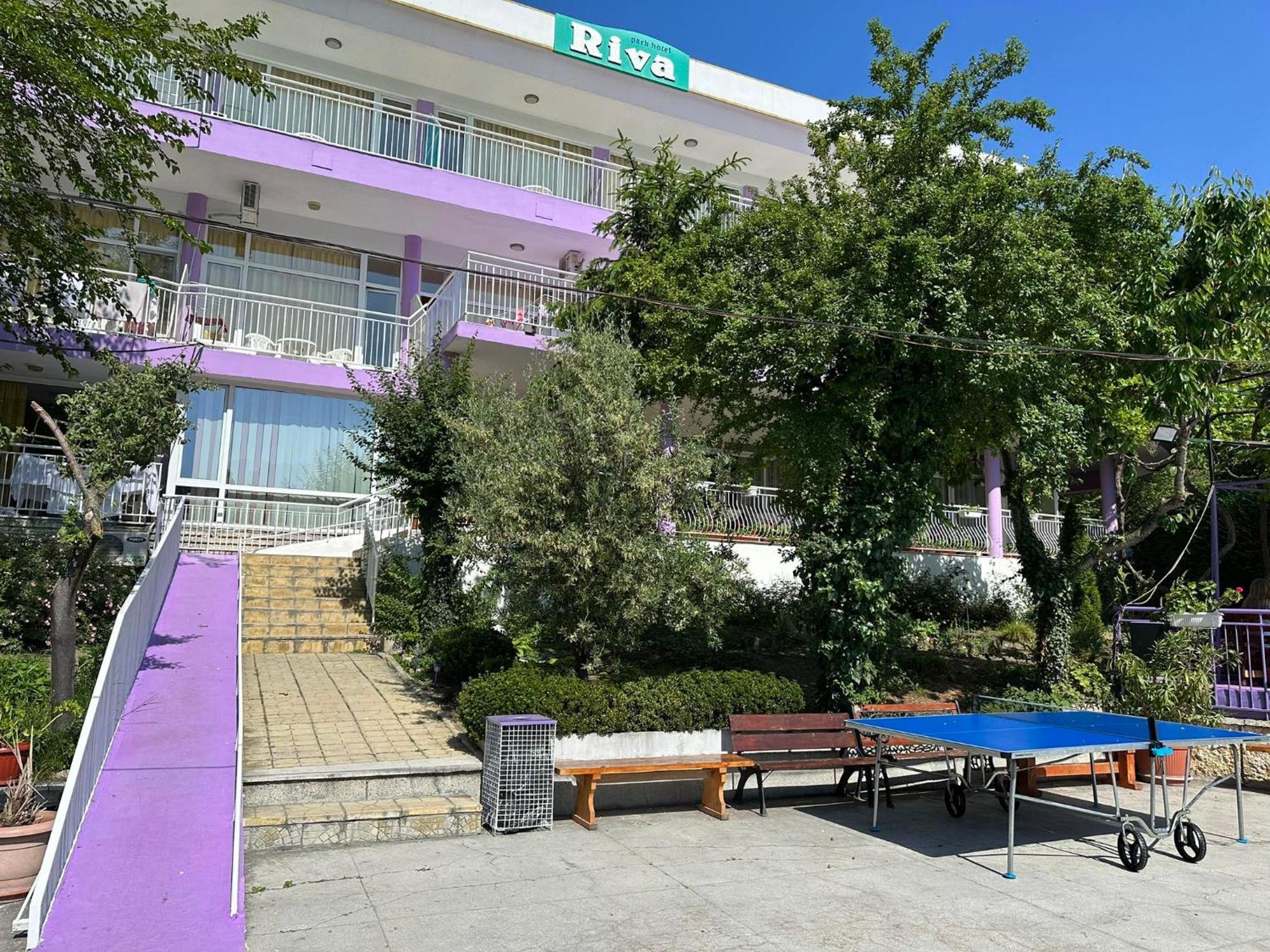 Хотел Рива Golden Sands Bagian luar foto