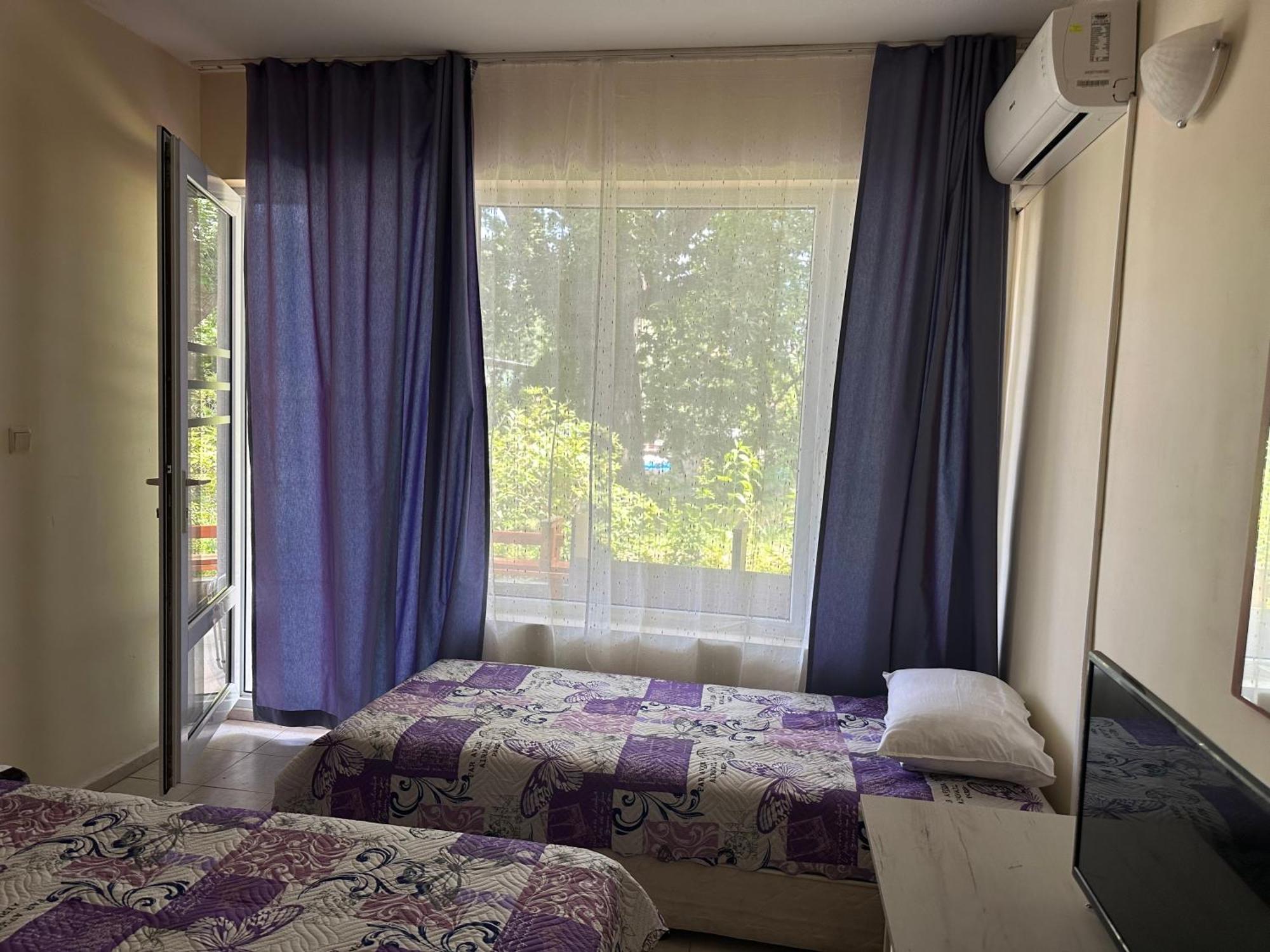 Хотел Рива Golden Sands Bagian luar foto